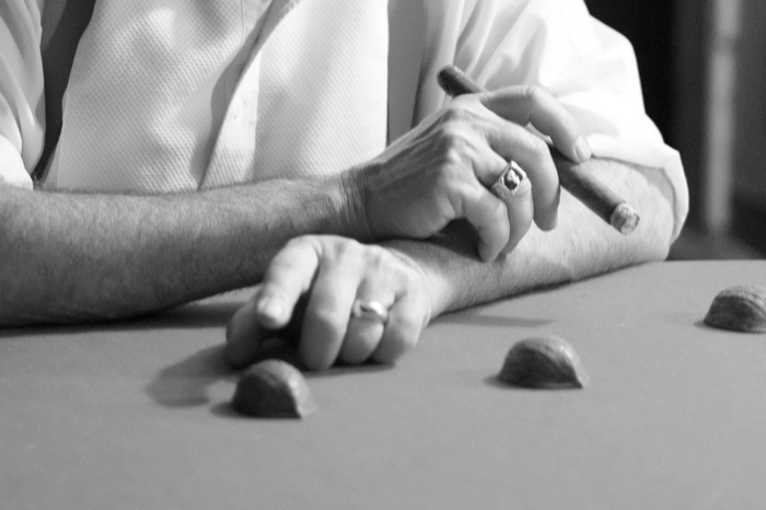 Reference photo of the classic shell game